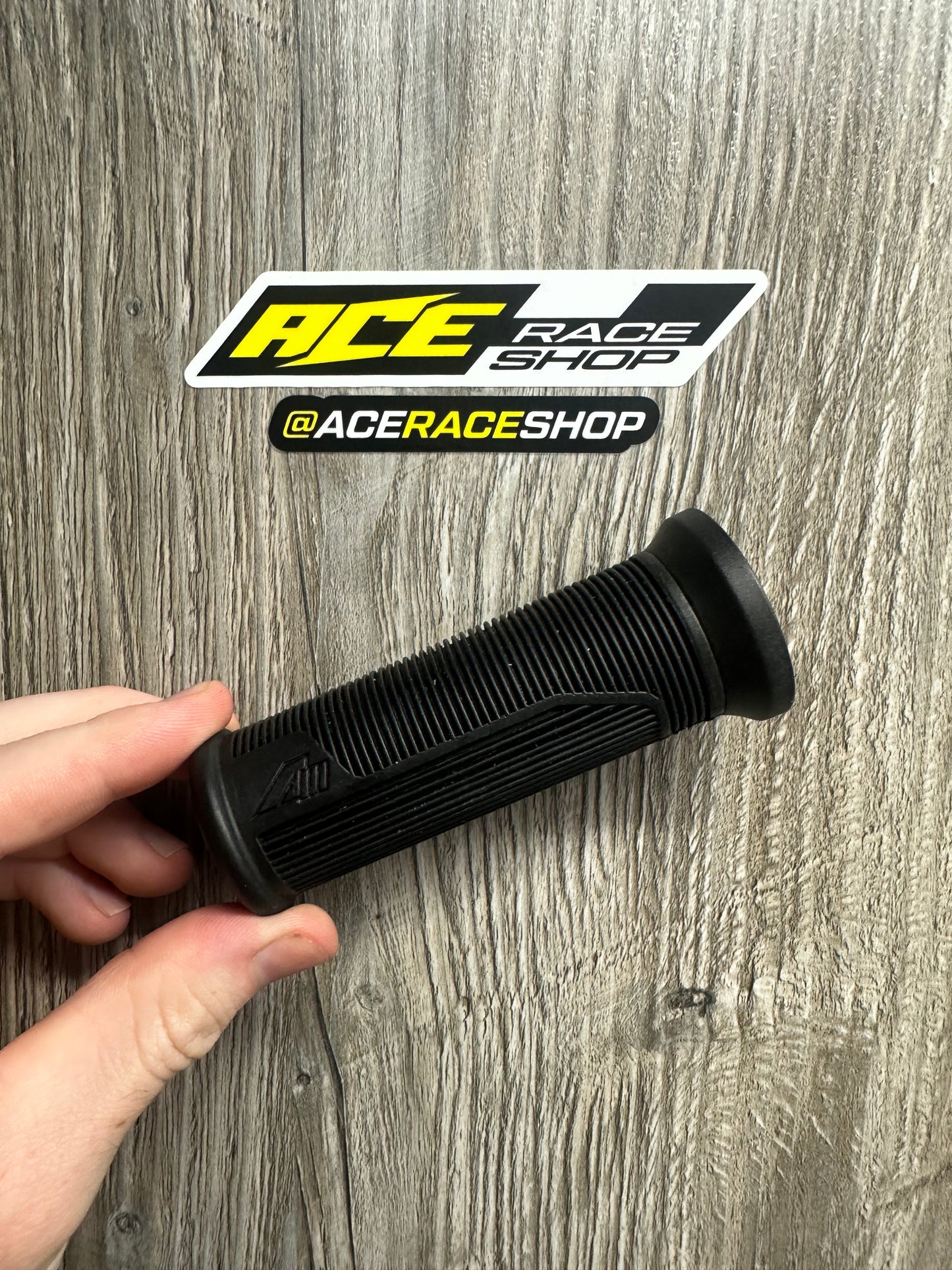 Left Hand Lock On Grip 19mm – To fit Revvi bikes 12″ 16″ 16 Plus 16″XL 18″ 20″