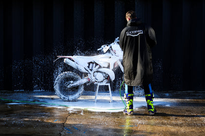 SLICKWHIPS SNOW FOAM BIKE CLEANER 1L - CHERRY SCENTED PREMIUM FOAM SOLUTION